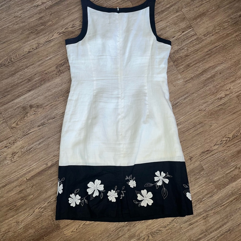 Jones New York Dress- White with Floral Seam Size: 12  PTP: 20" L: 37" - Picture 9 of 9